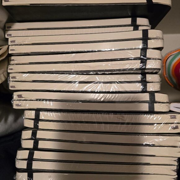 Pack of 5 XL Classic Moleskine soft cover notebook, 9 3/4 x 7 1/2 inch size - Picture 6 of 6